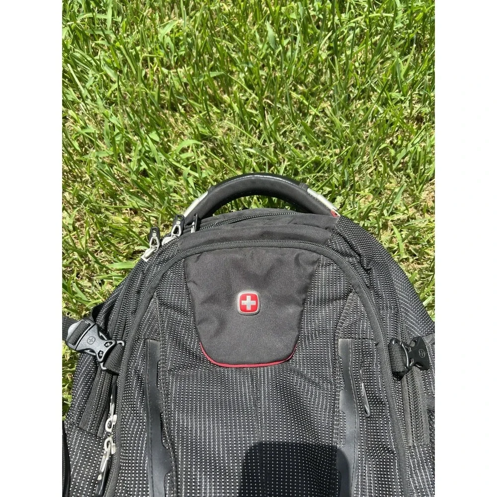 SwissGear Unisex-Adult 5358 USB ScanSmart Laptop Backpack, Black Dot Large